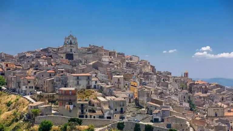 Italia busca profesionales argentinos y ofrece altos sueldos en euros