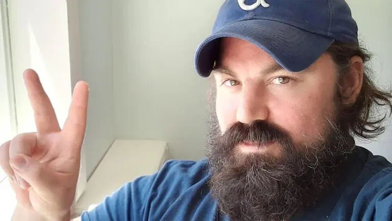 Pasó de tener u$s5 y vivir con sus padres a ser millonario en solo cinco años: sus 3 consejos para lograrlo