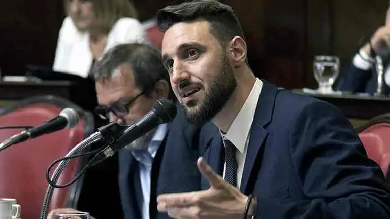 "Vergüenza nos tendría que dar": duro discurso de un senador contras las reelecciones municipales