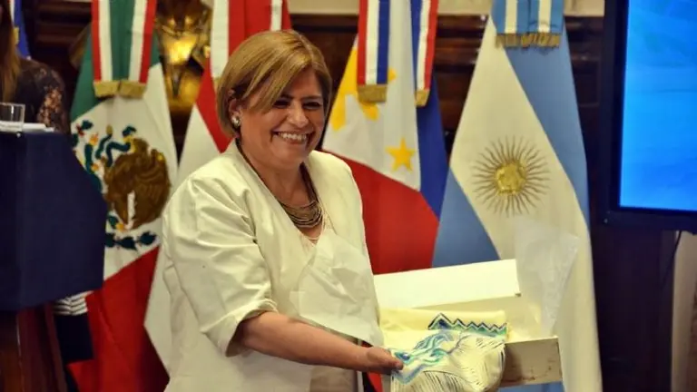 Quién es Clara Vega, la senadora "opositora" que le dio quórum al oficialismo para tratar Bienes Personales