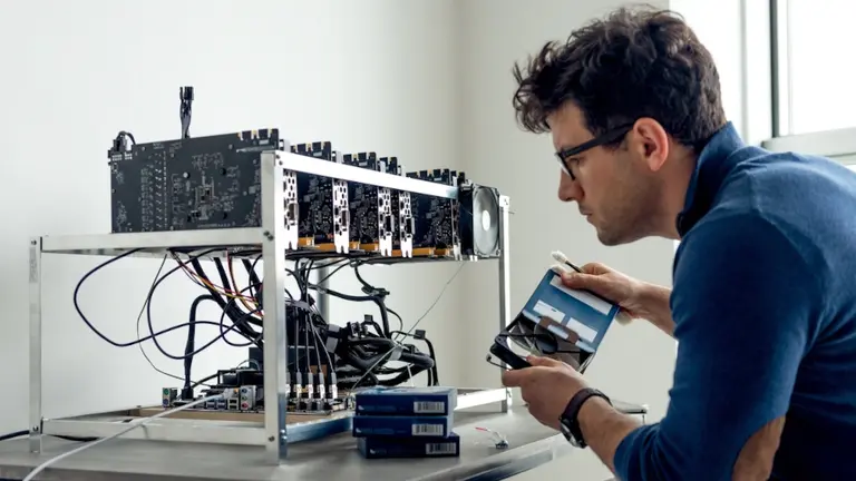 ¿Podés seguir ganando plata minando Bitcoin tras el desplome de la criptomoneda?