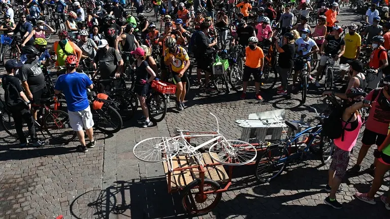 Miles de ciclistas pidieron justicia por la mujer atropellada en Palermo