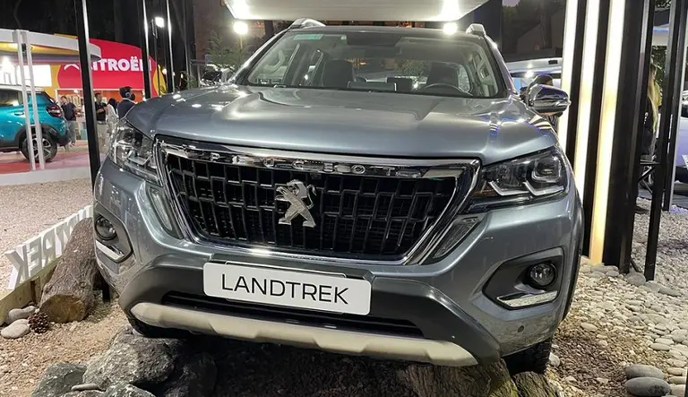 Las tres novedades de Peugeot para este año: un SUV, el primer híbrido enchufable y el regreso de una pick up