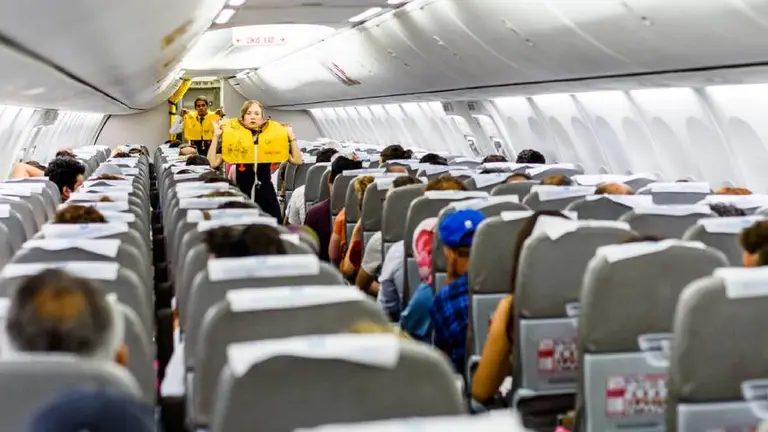 ¿Por qué las aerolíneas comienzan a pesar a los pasajeros antes de volar?