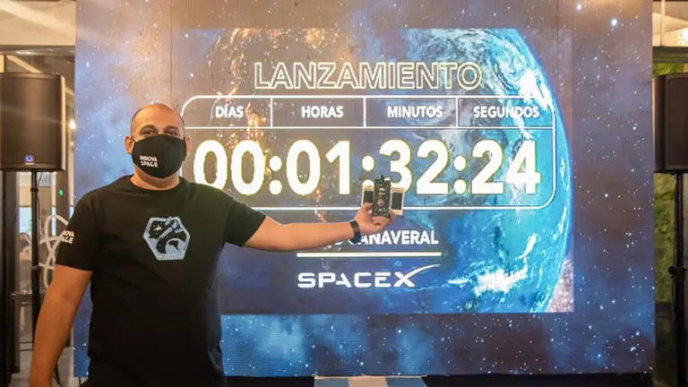 La historia del primer mini satélite argentino que pesa menos de 1 kilo y fue lanzado por Musk