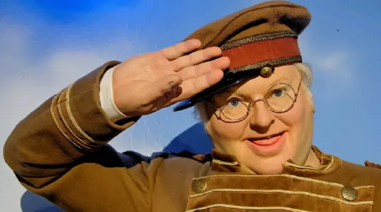 El triste y solitario final de Benny Hill, ícono de la comedia británica