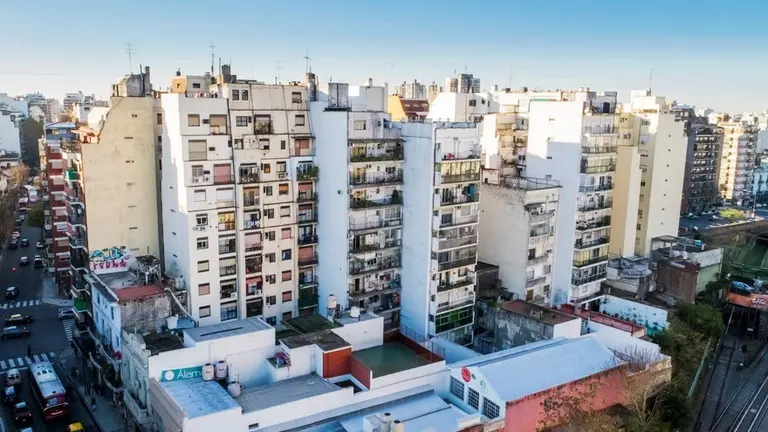 En qué barrios se consiguen los departamentos usados más baratos y cuánto está el metro cuadrado
