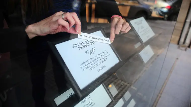 Cualquier persona podrá poner una inmobiliaria, ser martillero y vender propiedades: el polémico plan