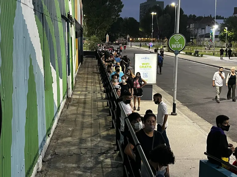 Masiva la concurrencia a "La noche de las vacunas" en Provincia de Buenos Aires