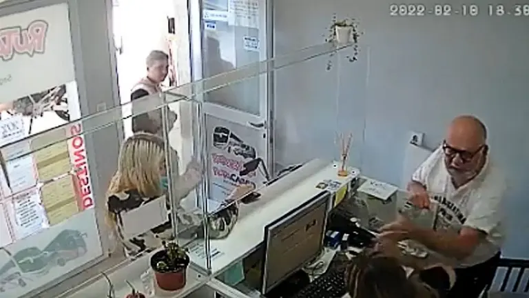 Este es José Schulman, el militante kirchnerista que agredió a una empleada de la terminal de ómnibus de Santa Clara