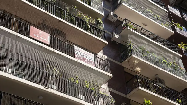 Alquileres y un nuevo golpe al bolsillo: inmobiliarias anticipan una suba récord en enero