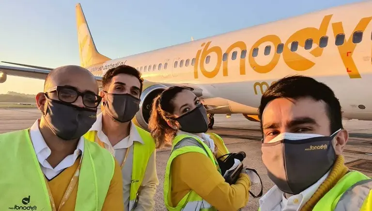 Flybondi contrató 500 empleados este año y busca sumar 60 personas más