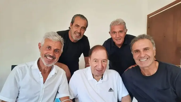 Con los campeones del 86, Bilardo recibió una Licencia Honorífica de Entrenadores de la Conmebol