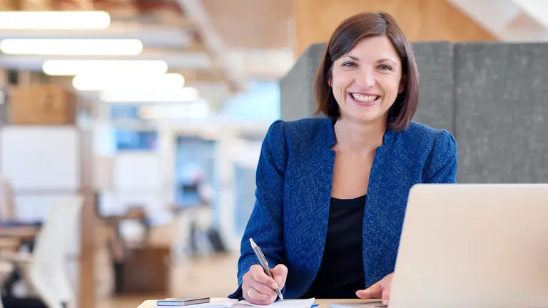 Ganan desde $500.000 a $1.200.000 por mes: qué profesionales buscan las empresas para darle pelea a la crisis