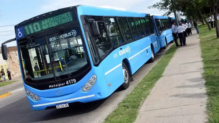 El Gobierno quitó subsidios a empresas de colectivos provinciales y liberó los precios del boleto