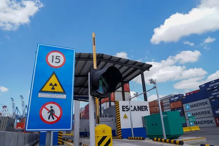 APM Terminals inaugura el primer escáner automático y continuo de la Argentina