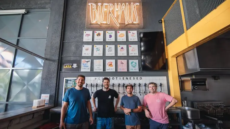 Cuatro amigos sobrevivieron a la crisis de la cerveza artesanal: hoy producen 1 millón de litros al año