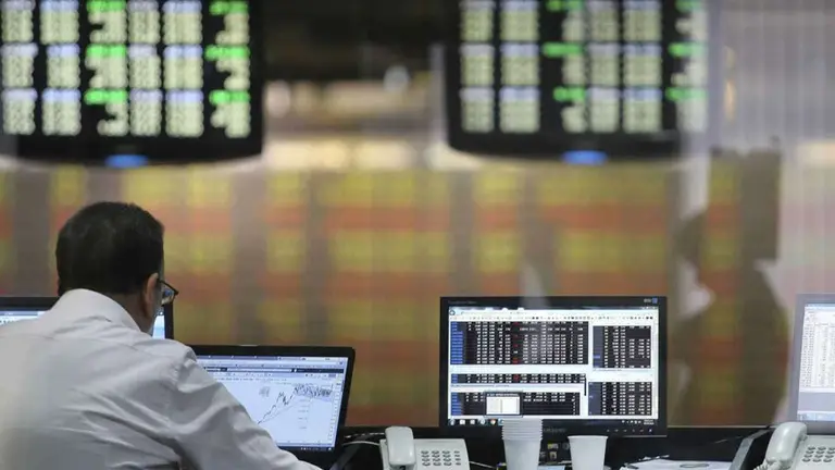 Los bonos soberanos argentinos vuelven a caer y el riesgo país se consolida por encima de los 2500 puntos