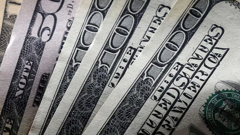 "El dominio del dólar está en riesgo", dura advertencia de Goldman Sachs