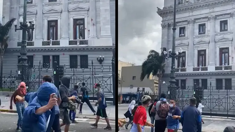 Vidrios rotos en el despacho de Cristina Kirchner tras protestas de la izquierda frente al Congreso