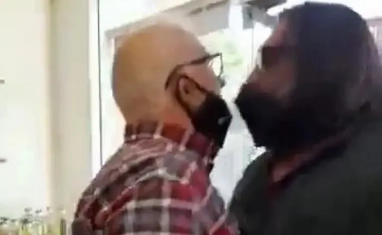 VIDEO| Baradel fue increpado en una pescadería de Mar del Plata y quiso evitar que una mujer lo filmara