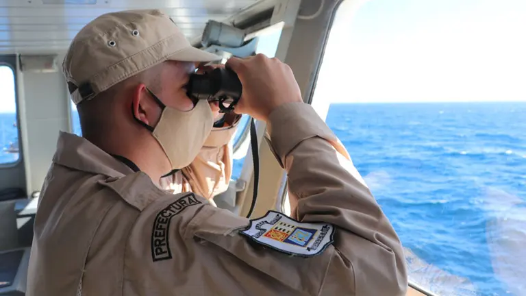 Mitos y realidades de la milla 201: se debería hundir a los buques extranjeros que depredan nuestros recursos pesqueros