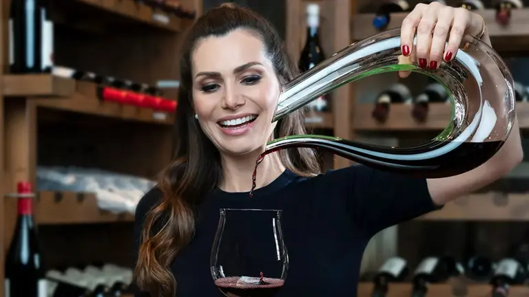 ¿Buscás un decanter diferente para el vino?: mirá el diseño que es furor en Argentina