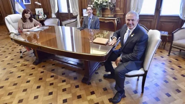 Cristina Kirchner se reunió con el embajador de EE.UU. y pidió su ayuda para pagar al FMI