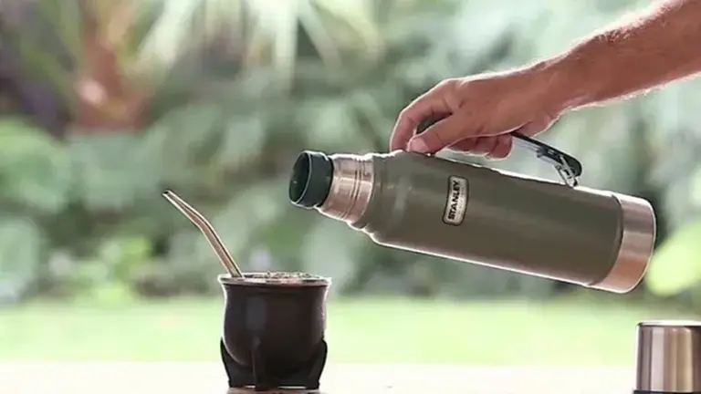 ¿Dónde es más barato el termo Stanley: Mercado libre, página oficial o vía Amazon?