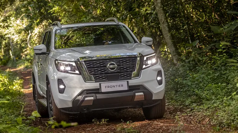Nissan presentó la renovada Frontier y sumó una nueva versión deportiva: los precios arrancan en $5.3 millones