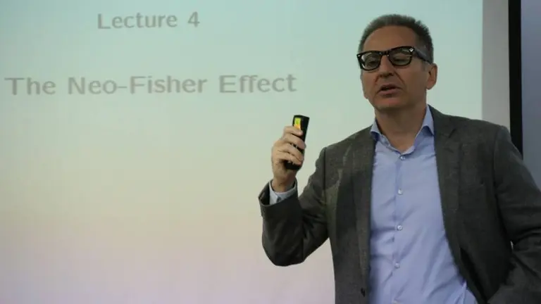 "Hay riesgo de hiperinflación", advierte el economista Martín Uribe