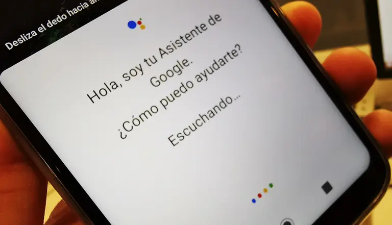 Sí, Google te escucha: cómo desactivarlo para que no te espíen