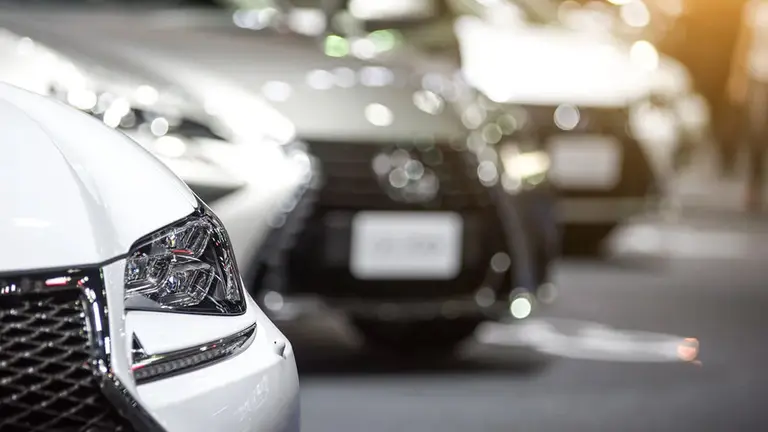 Mantener un auto, cada vez más caro: cuánto aumentó patentar un 0km o transferir un usado