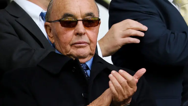 Extranjeros en la Patagonia: IGJ pidió "liquidar" una firma de Joe Lewis, el magnate que se apropió de Lago Escondido