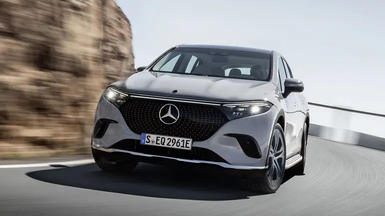 Mercedes Benz presentó el EQS, un SUV eléctrico con más de 600km de autonomía