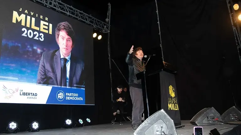 Encuesta: ¿Milei puede desequilibrar la pulseada de Juntos por el Cambio y el Frente de Todos?