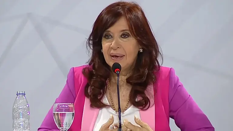 Cristina Kirchner: "Hay modelo de sueldos bajos; alguien falla"