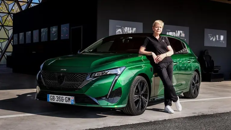 Periodistas mujeres de todo el mundo entregan el premio a Peugeot por el 308, elegido auto del año