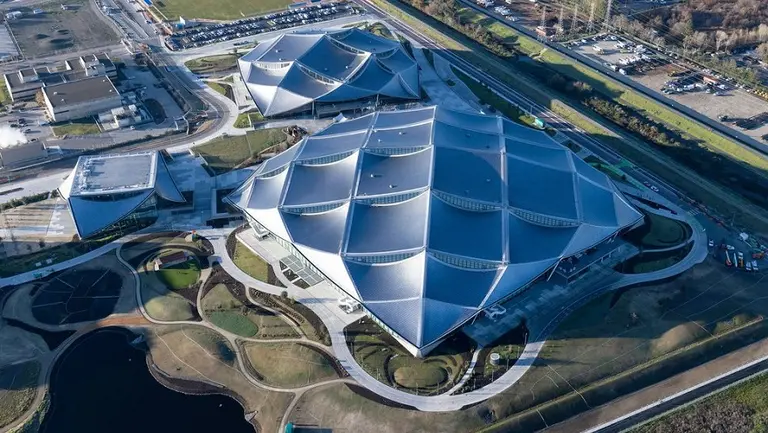 VIDEO |  Google abre las puertas del primer campus diseñado por la empresa y reinventa las oficinas