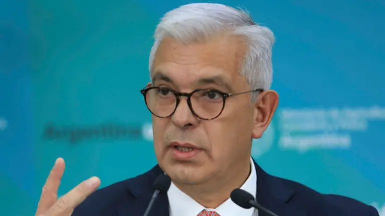 Idas y vueltas por las retenciones: el ministro de Agricultura contradijo al Presidente y descartó una suba