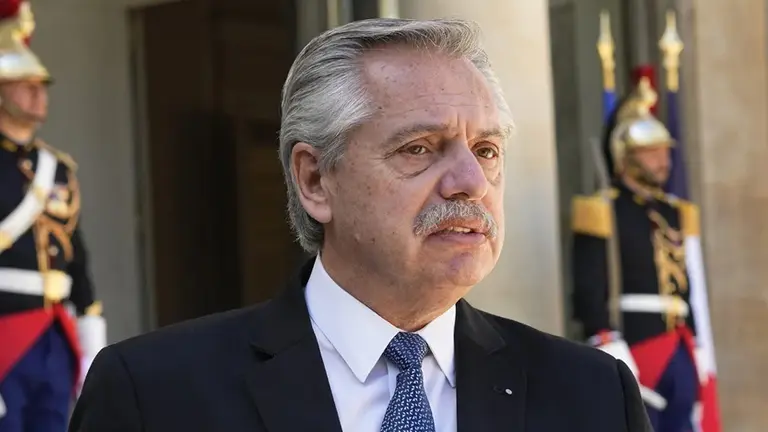 Frente a Alberto Fernández, Mario Poli habló de "tensiones que parecen repetir crueles enfrentamientos"