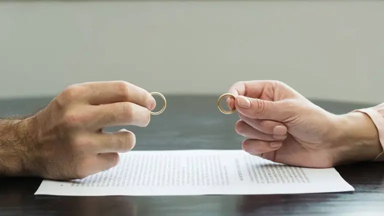 Ley ómnibus: qué es el "divorcio express", la medida que impulsó Milei