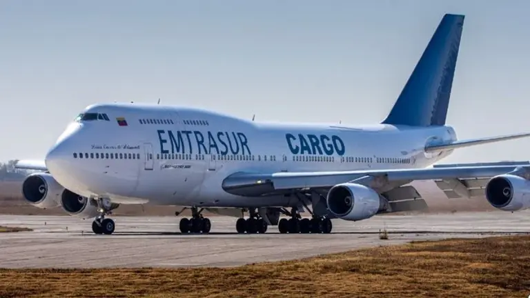 Avión venezolano-iraní: la Justicia lo puso bajo custodia y los tripulantes no pueden salir del país