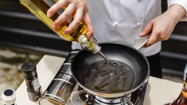 Cuidado, no compres esta marca de aceite de oliva: por qué la acaba de prohibir ANMAT