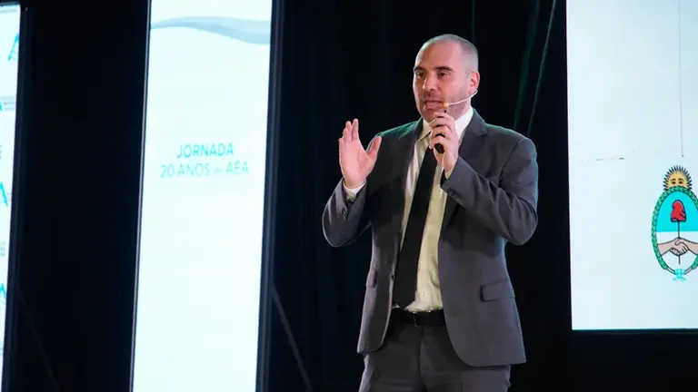 Guzmán pone en marcha un sorpresivo canje de deuda a días del vencimiento ¿qué espera el mercado?