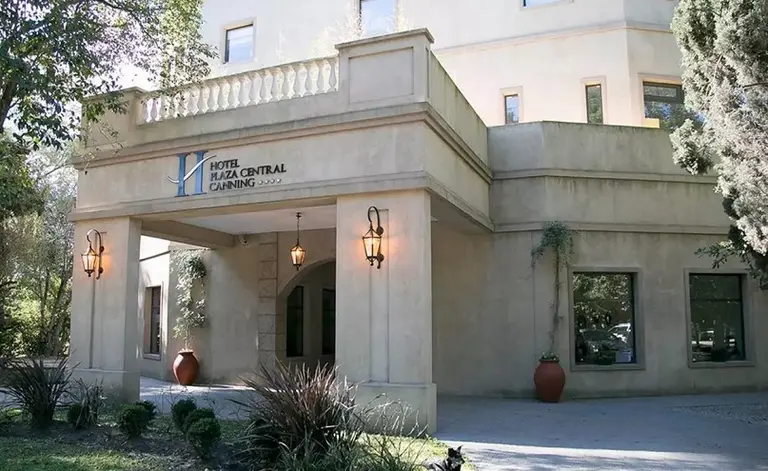 Allanan el hotel de Canning donde están los venezolanos y los iraníes del avión retenido en Ezeiza