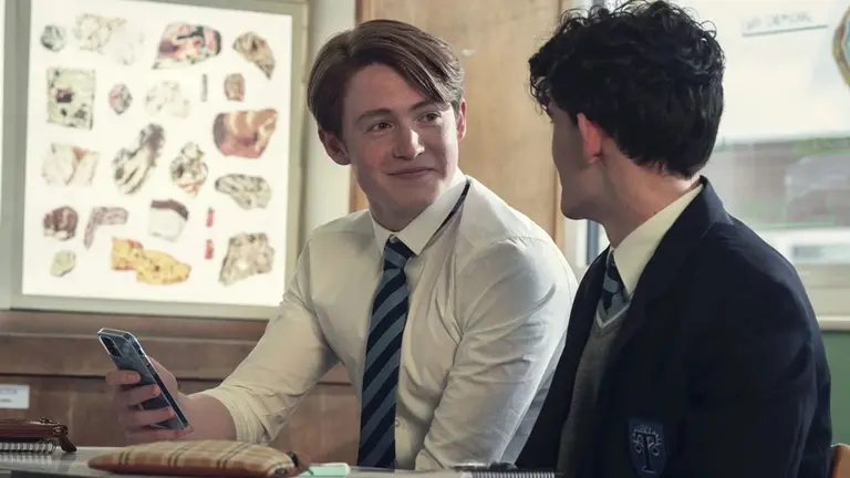 Las mejores series y películas en plataformas sobre historias del primer amor