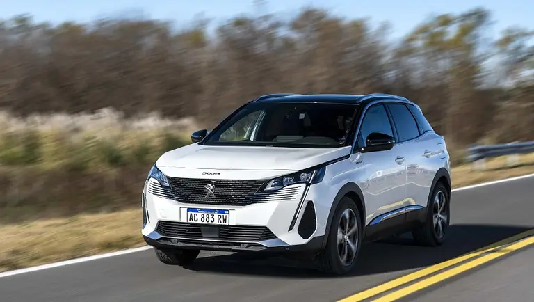 Peugeot lanza el nuevo SUV 3008 híbrido enchufable con tracción 4x4