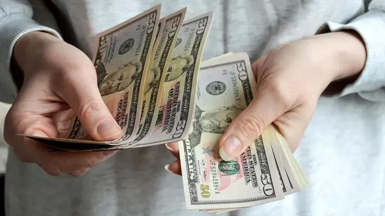 El dólar MEP se puede comprar en forma legal y sin cepo: ¿a cuánto cotiza hoy?