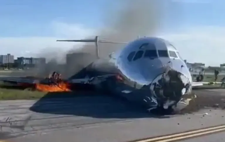 Chocó y se incendió un avión de 126 pasajeros en Miami